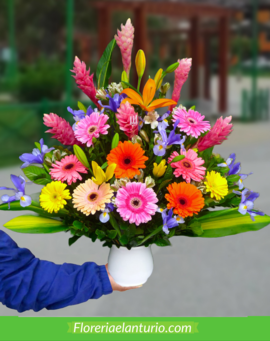 arreglo floral con gerberas de colores cumpleaños