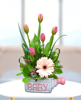 arreglo floral para nacimiento de niña con tulipan