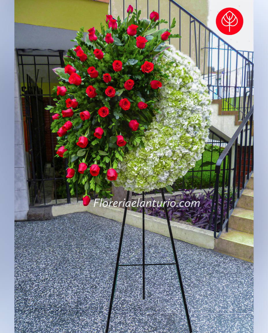 Corona floral con 48 rosas rojas